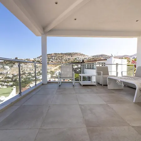 Amazing Duplex House With Sea View In Bodrum Gumusluk