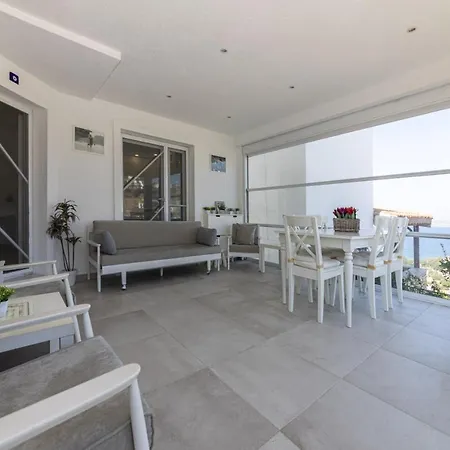 아파트 Amazing Duplex House With Sea View In Bodrum *